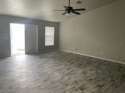 918 21st Ln, Cape Coral, FL 33990-2527