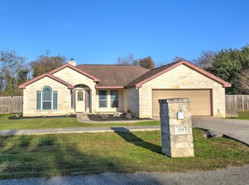 285 Ladybug Ln, Martindale, TX 78655-3953