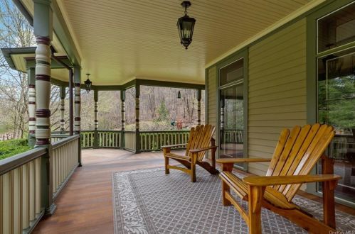 1980 Hunterbrook Rd, Yorktown Hgts, NY 10598-6226