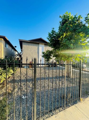 1407 Lincoln St, Bakersfield, CA 93305-4092