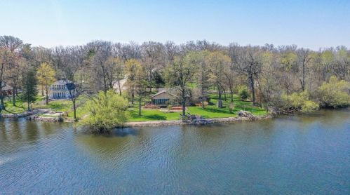 6609 Riverside Rd, Waterford, WI 53185-2475