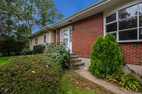 524 Hill Rd, Stamford, CT 06902-1532