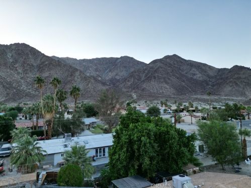 51655 Avenida Diaz, La Quinta CA  92253-3122 exterior