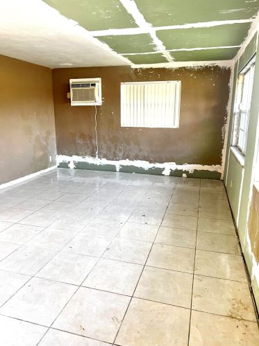 381 32nd St, West Palm Beach, FL 33404-3719