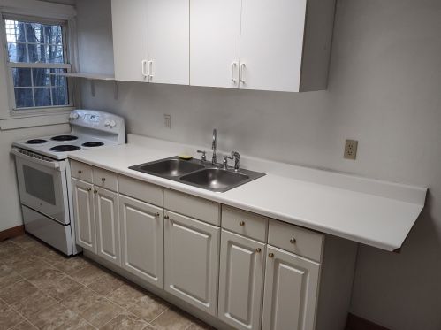 1273 1 Nh Tpke, Northwood NH  03261-3408 exterior