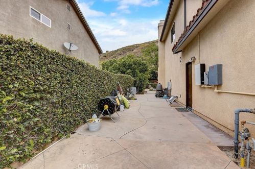 28968 Rock Canyon Dr, Santa Clarita CA  91390-5281 exterior