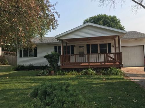 2814 Dawson St, Muscatine, IA 52761-2128