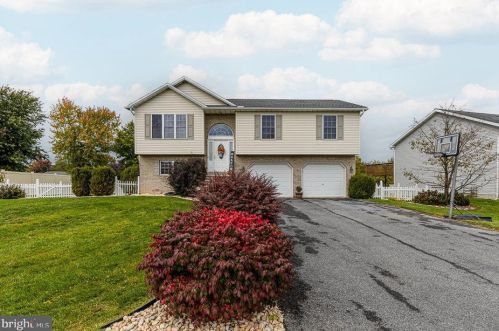 10497 Mapleton Rd, Lees Cross Roads, PA 17257-9027