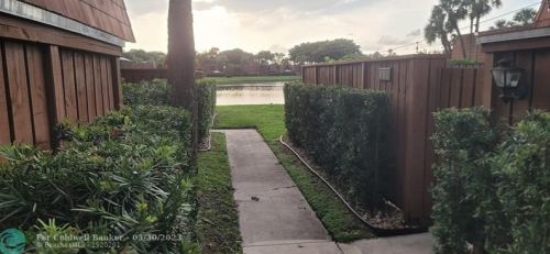 314 Live Oak Ln, Boynton Beach, FL 33436-7107