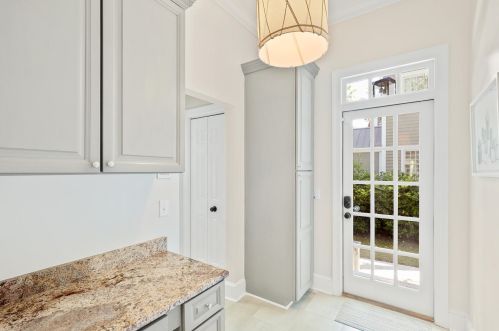 109 Shelmore Blvd, Mount Pleasant SC  29464-6614 exterior