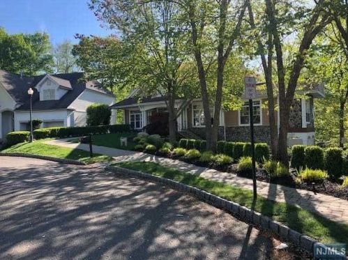 44 Hunters Run, Oakland NJ  07436-2344 exterior