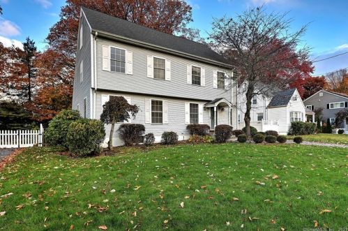 79 Sunnyside Ct, Milford, CT 06460-3433