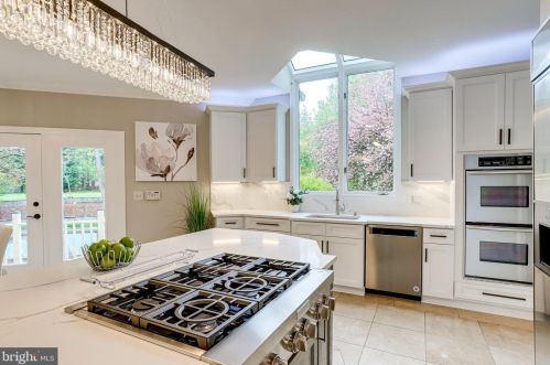 10108 Nedra Dr, Great Falls VA  22066-2835 exterior