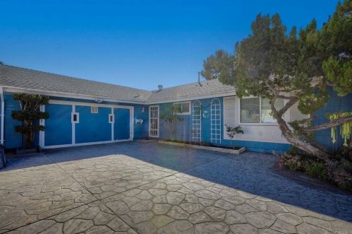 6715 Bamburgh Dr, San Diego, CA 92117-4202