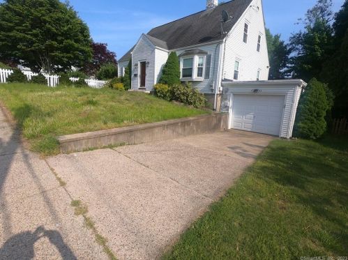 59 Aitchison Dr, United States Coast Guard Ac CT  06320-3056 exterior