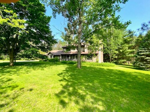 261 Wakefield Downs, Wales, WI 53183-9654