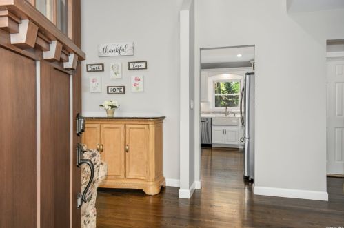 3 Lorijean Ln, Elwood NY  11731-4009 exterior