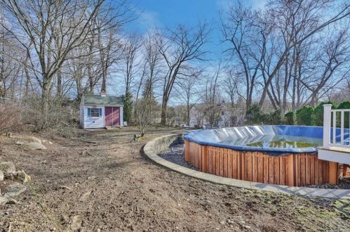 11 Hillside Ter, Monroe NY  10950-2515 exterior