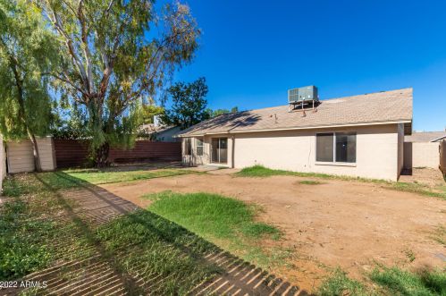 6931 Tuckey Ln, Glendale AZ 85303-3412 exterior