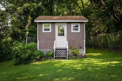 237 Magill Rd, Zelienople PA  16063-3015 exterior