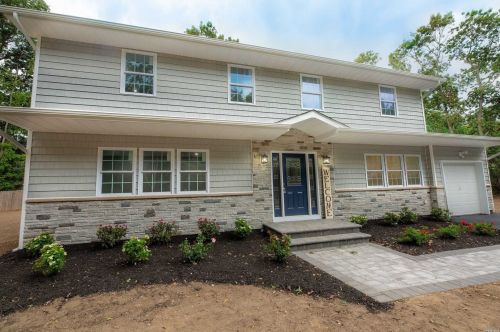 4 Wedgewood Ct, Miller Place, NY 11764-2742