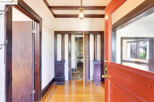 3822 Harrison St, Oakland, CA 94611-5015