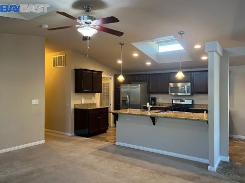 1462 Salamanca Ave, Hayward CA  94544-6256 exterior