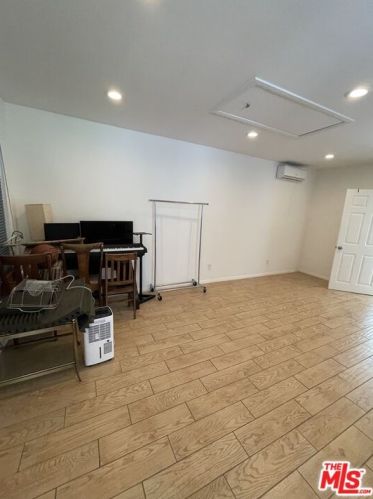 4841 Tyrone Ave, Van Nuys CA 91401-5126 exterior