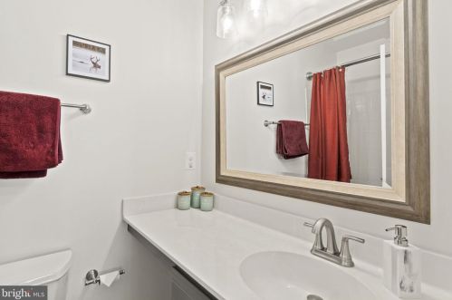 11410 Hollow Timber Ct, Herndon VA  20194-1980 exterior