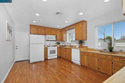 1784 Glazier Dr, Concord, CA 94521-1224