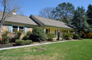 6916 Cresthill Dr, Knoxville, TN 37919-5906