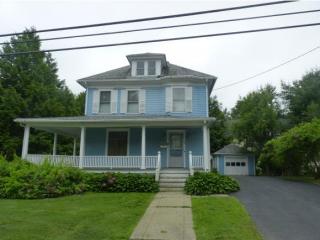 42 Hough St, Dover, NH 03820-3038