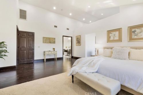 2340 Robinhood Pl, Orange CA  92867-1851 exterior