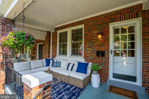 3747 W St, Washington, DC 20007-1787