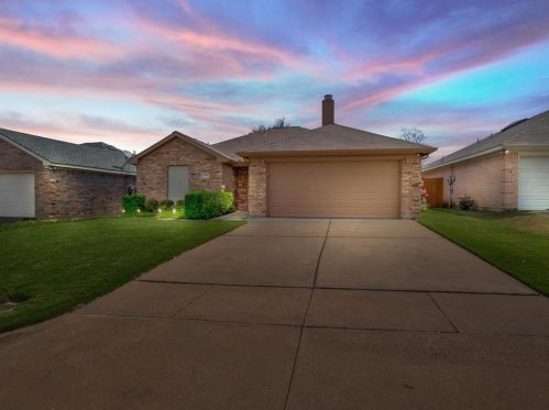 6305 Stockton Dr, Fort Worth, TX 76132-5043