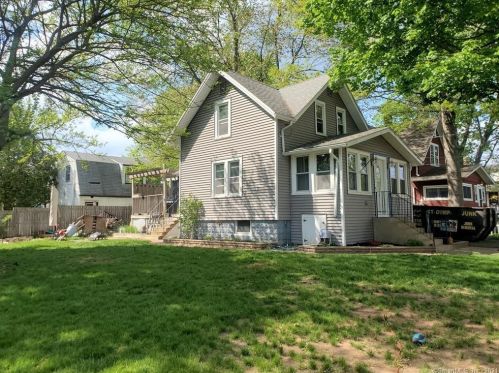 61 Twining St, Plainville, CT 06062-3113