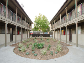 5265 Clairemont Mesa Blvd, San Diego CA  92117-2206 exterior