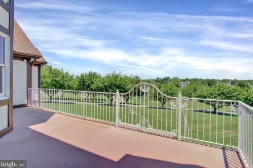 11 Thrush Dr, Carlisle PA  17015-7653 exterior