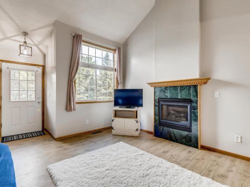 13154 Meadowood Curv, Minneapolis, MN 55448-1054