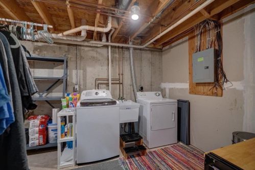 31 Ponwood Cir, Madison WI  53717-1179 exterior