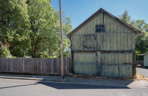 1014 Perkins St, Ukiah CA  95482-4623 exterior