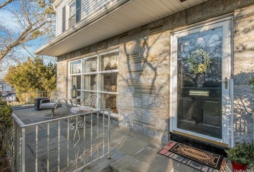 30 Canterbury Rd, White Plains NY  10607-1108 exterior