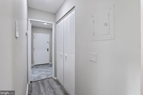 2062 Royal Fern Ct, Herndon, VA 20191-2062