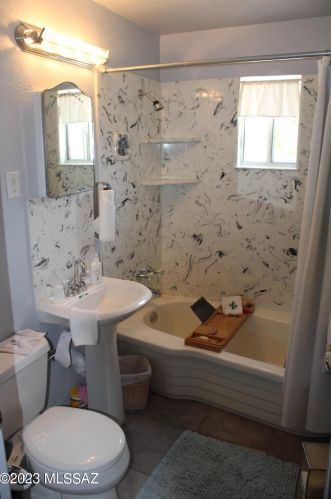 926 Prince Rd, Tucson AZ 85705-3023 exterior