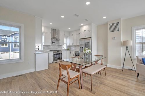 1217 Niihau Dr, Lacey NJ  08731-4702 exterior