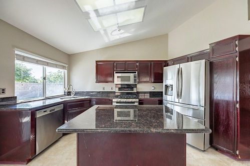 3259 Tamarind Ave, Rialto CA  92377-3657 exterior