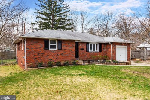 302 Delaware Ave, West Deptford NJ  08063-1015 exterior