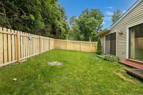 14 Boulder Rdg, Danbury CT  06811-3144 exterior