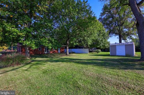 1898 Manor Ridge Dr, Lancaster PA  17603-4447 exterior