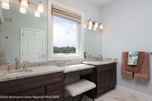 8 Benton Ave, Leonardo NJ  07737-1403 exterior